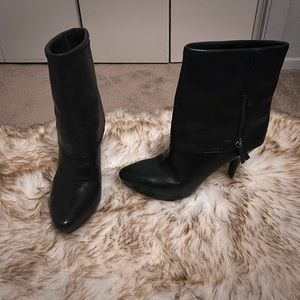 Gorgeous Nine West black booties